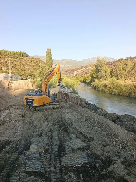 Denizli Palplanş: dere yatağında palplanş tahkimatı