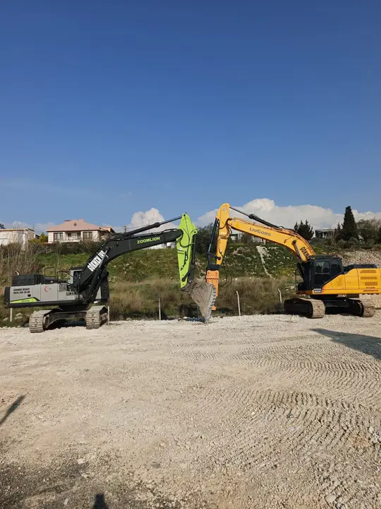 Denizli Palplanş: sahada ekskavatör ve vibro çakıcı