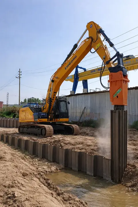 Denizli Palplanş: ekskavatörle palplanş çakımı