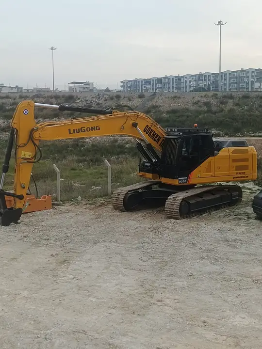 Denizli Palplanş: şantiyede vibro çakıcı ekipmanı